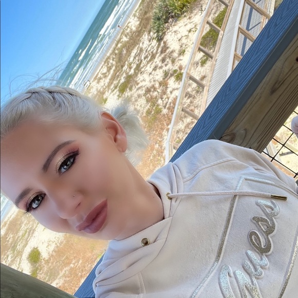 Meet your Posher, Brooke - Picture 6 of 12